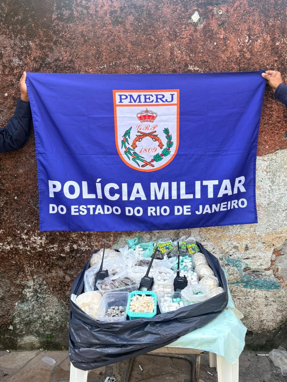 GAT do 33º BPM apreende drogas em comunidade de Angra dos Reis 